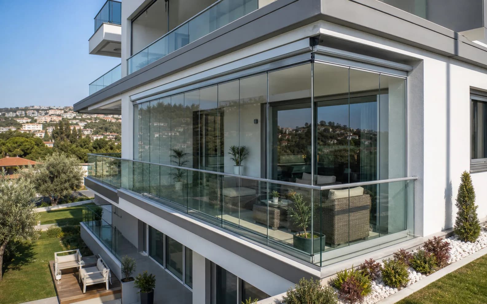 AZRA Yapı tamamlanmış cam balkon ve korkuluk uygulaması